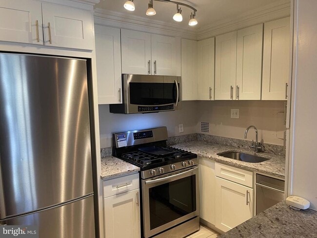Photo - 950 25th St NW Unit 607-N