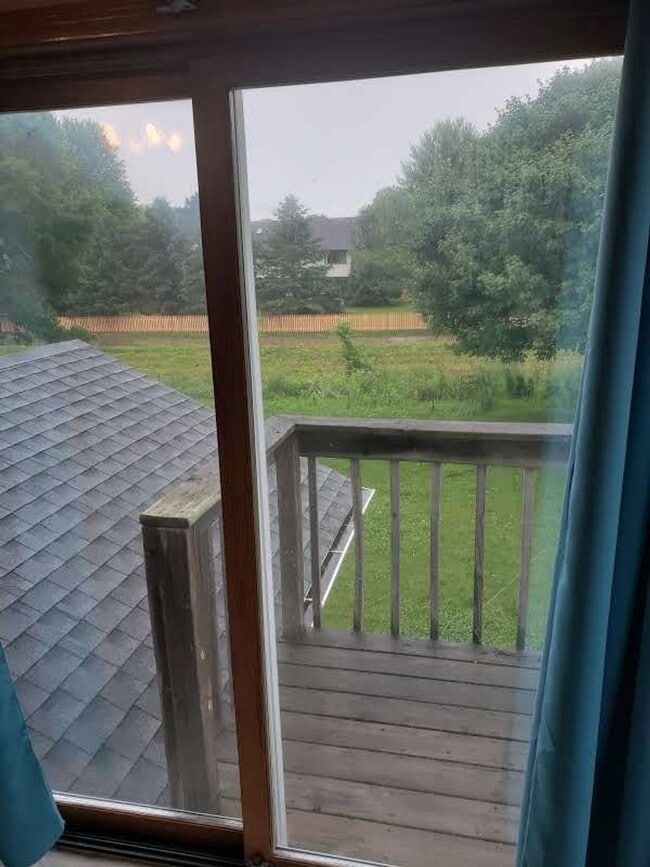 Photo - Spacious 3 bedroom, 2 1/2 bath Duplex