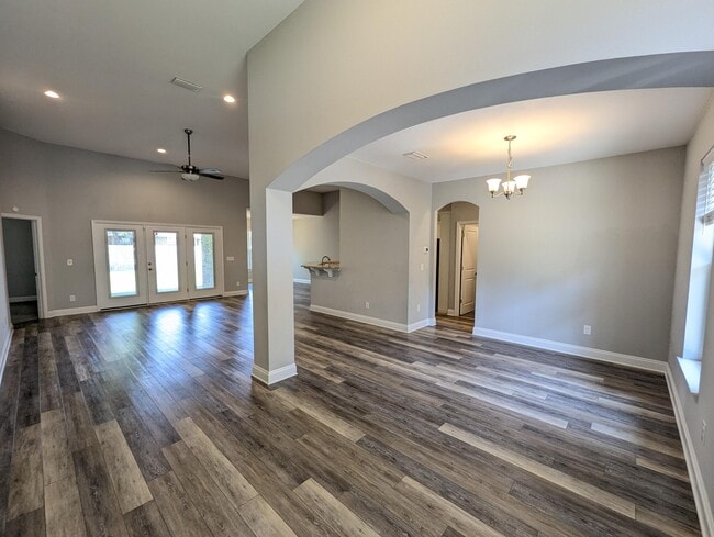 Photo - 3135 Hickory St