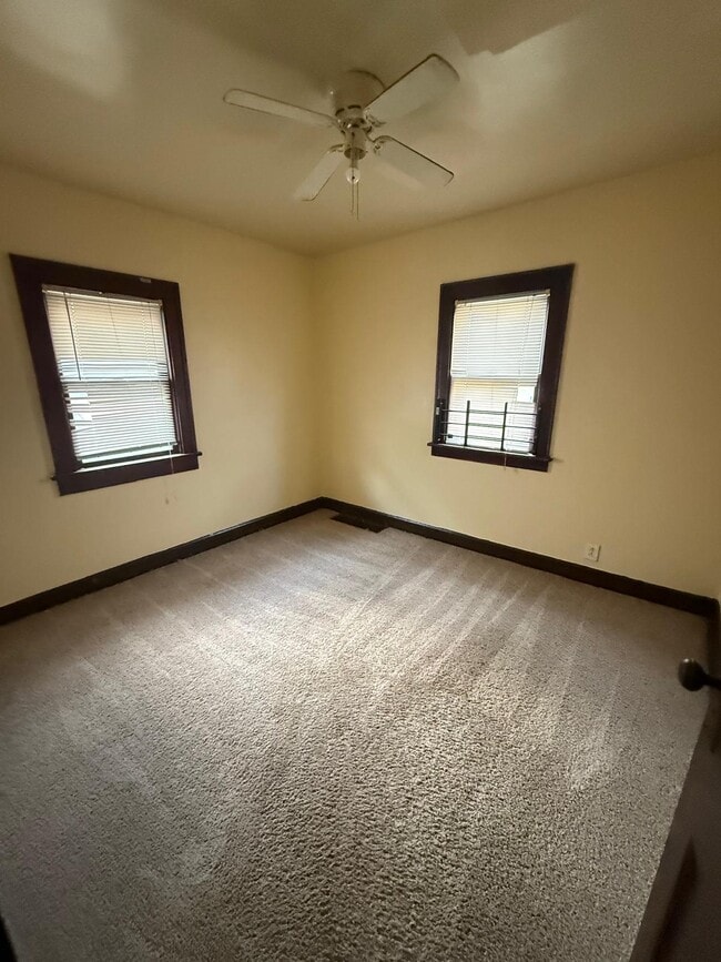 Photo - 11317 Nelson Ave Unidad Downstairs