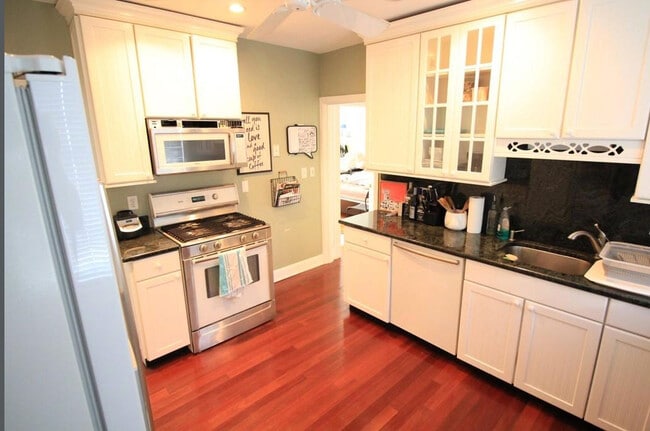 Building Photo - 5 S Waverly St Unit 1