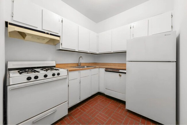 Newly Renovated 1 Bedroom 1 Bathroom Avai... - Newly Renovated 1 Bedroom 1 Bathroom  Avai... Condo Unit 7H