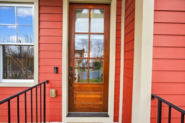 Photo - Great location, less than one mile from Historic Downtown Franklin.