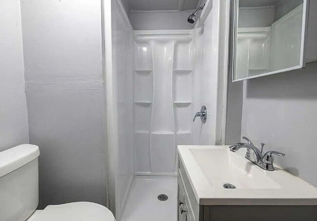 Photo - 122 Collins Rd