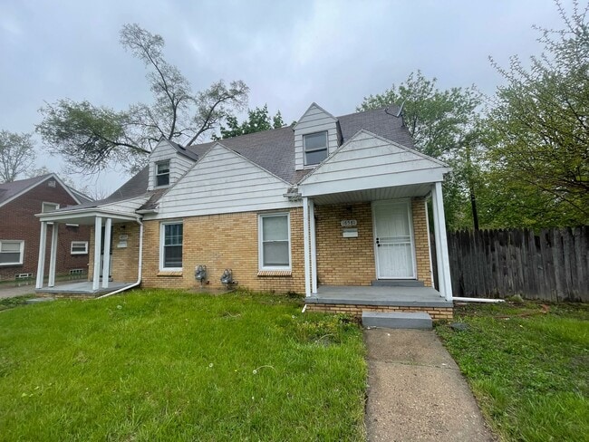 Photo - 18581 Evergreen Rd Townhome