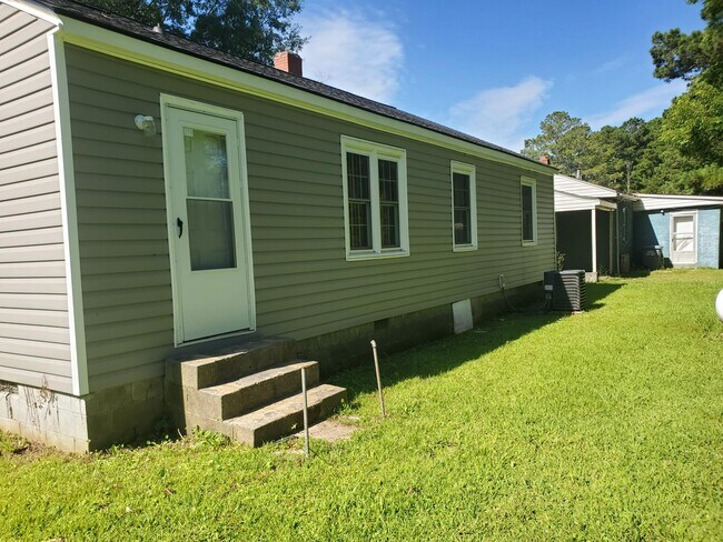 Photo - 713 Ghent St