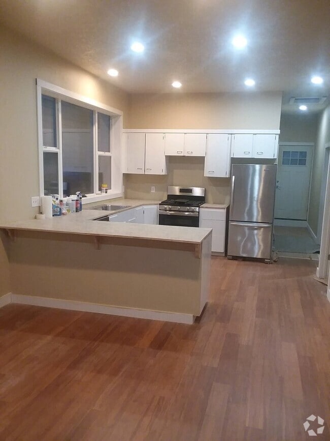 Building Photo - SE Portland - Remodel - Next to Reed College Rental