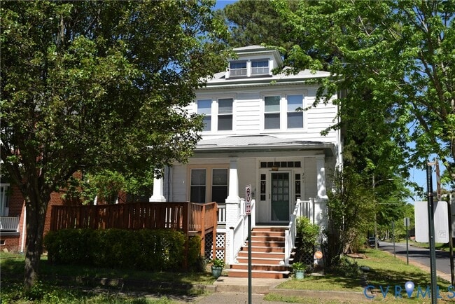Building Photo - 301 W 30th St Rental