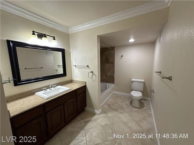 Photo - FANTASTIC 1ST FLOOR UNIT IN GATED COMMUNITY-NW!!