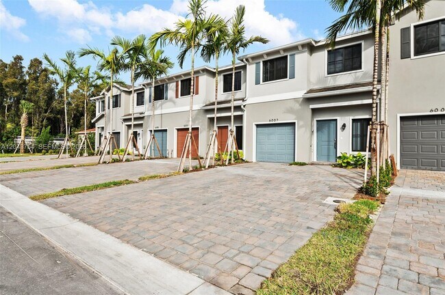 Photo - 6007 Coralberry St