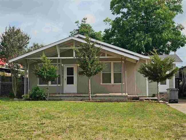 Building Photo - 909 NW Bell Ave