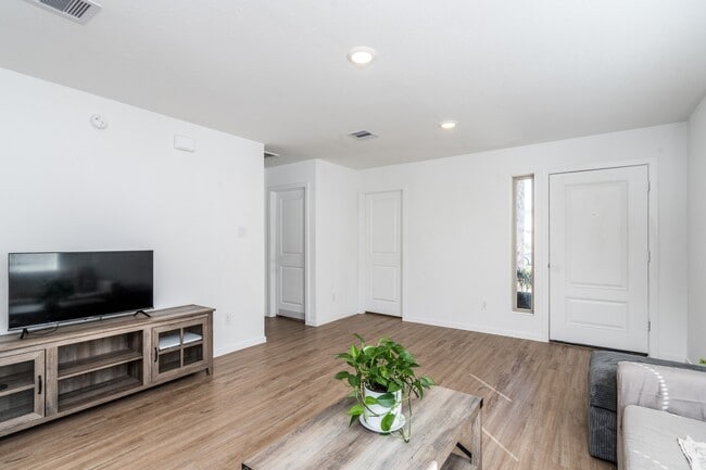 Photo - 18582 Cepagatti Dr