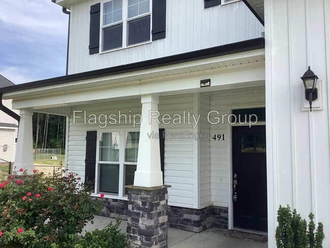 Photo - 491 Fallingbrook Dr