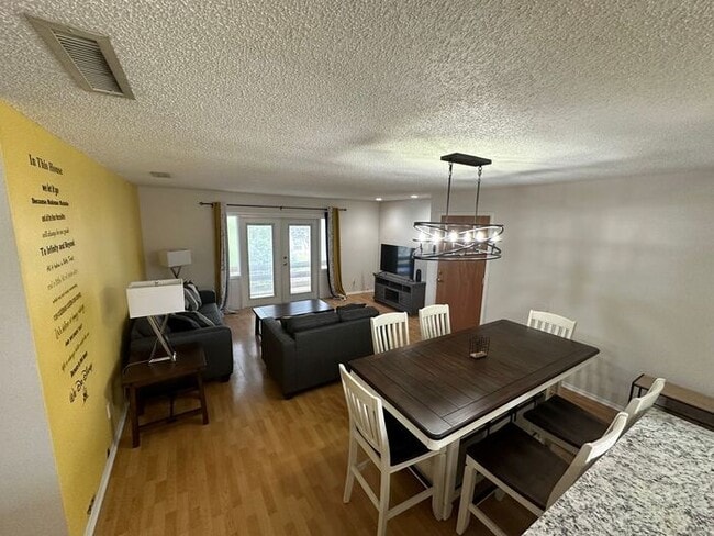 Photo - Rent Special: Receive $100 in rent credit ...