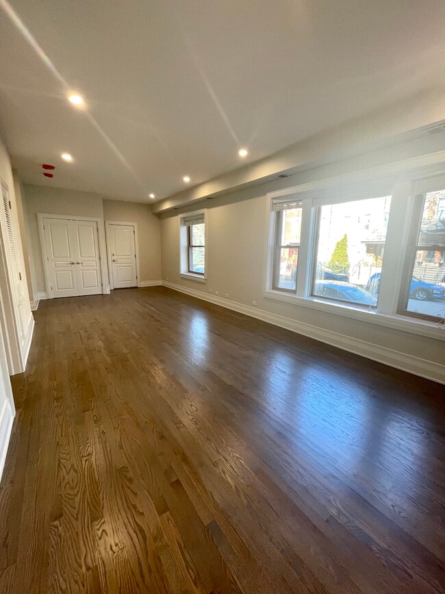 Photo - 2543 W Iowa St Unit 1