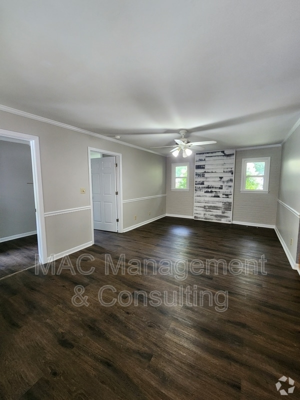 Building Photo - 340 E 14th St Rental