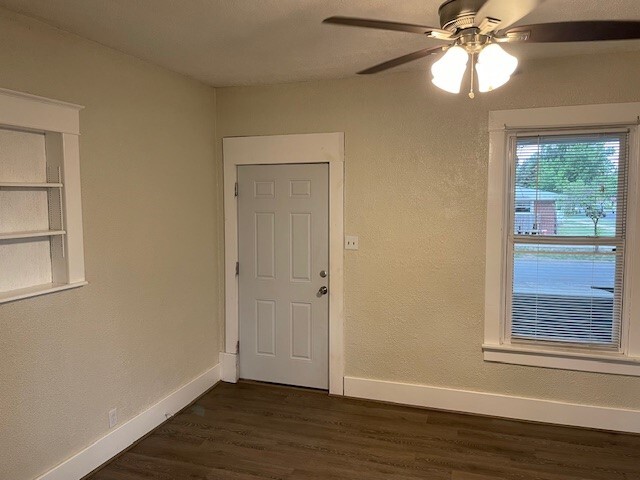 Photo - 301 E 6th St