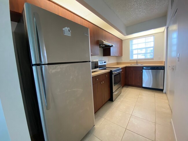 2003 SE 27th Dr Unit 102-A