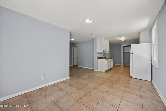 Photo - 1011 Glencarin St