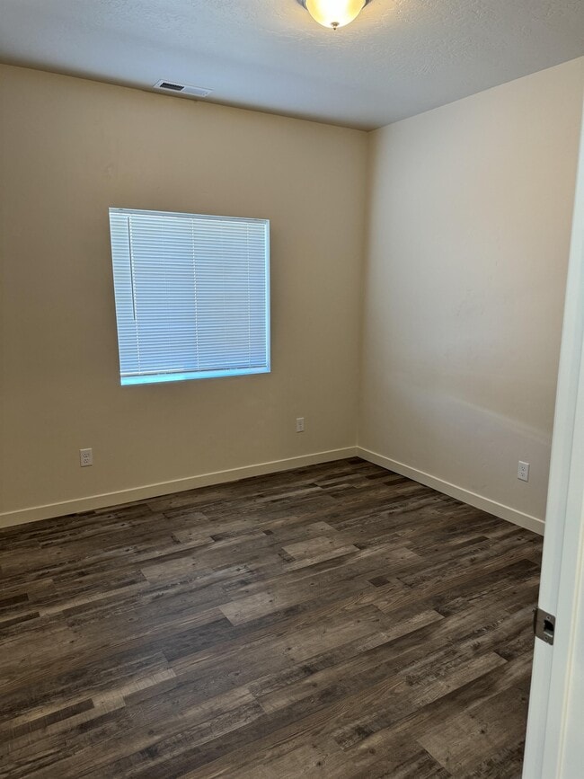 Photo - 309 E Grove Ave