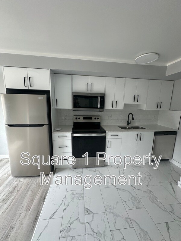 Photo - 10625-10122 122 St NW