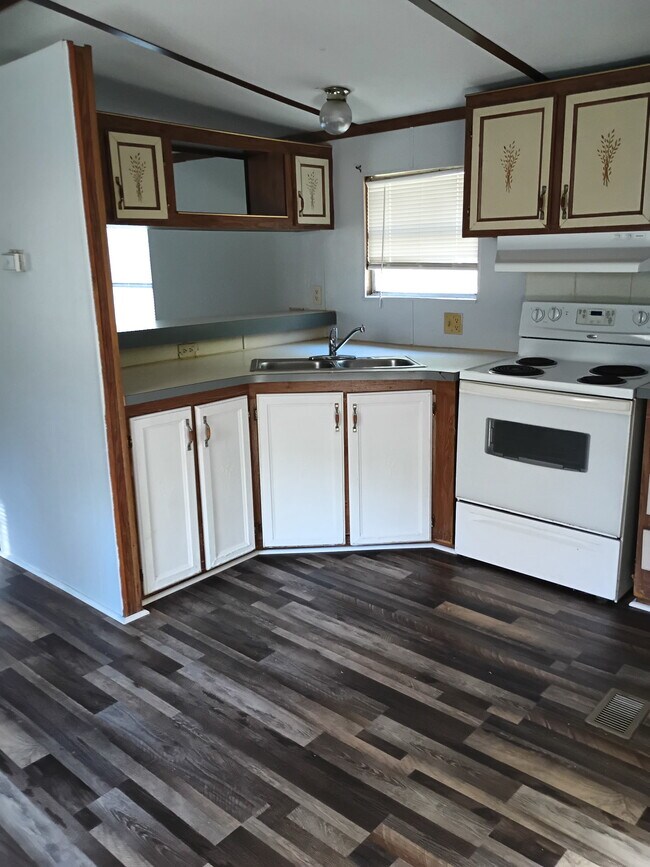 Photo - 234 Pamela's Pl