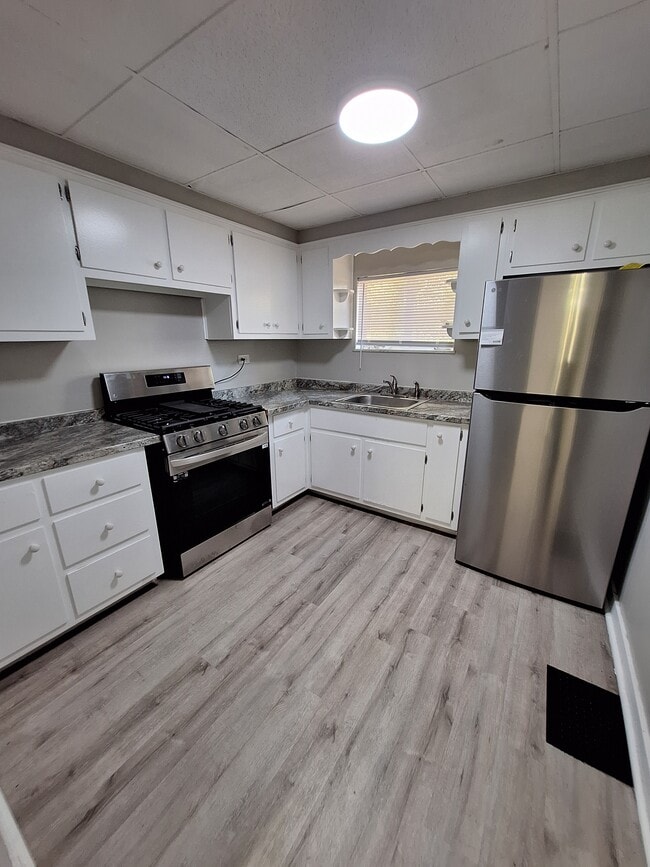 Photo - 1049 Nelson Ave