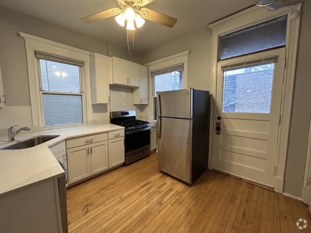 Building Photo - 3 bedroom in Chicago IL 60613 Unit 2 Rental