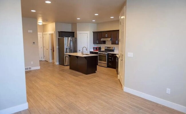 Photo - 357 E Vancott Wy