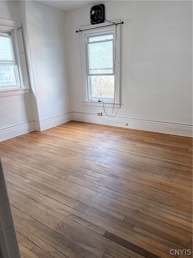 Photo - 2131 James St