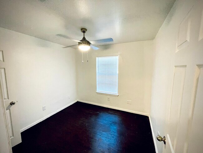 Photo - 2719 Exline St