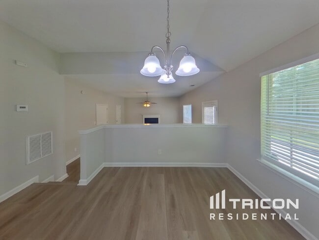 Photo - 660 Escalade Dr