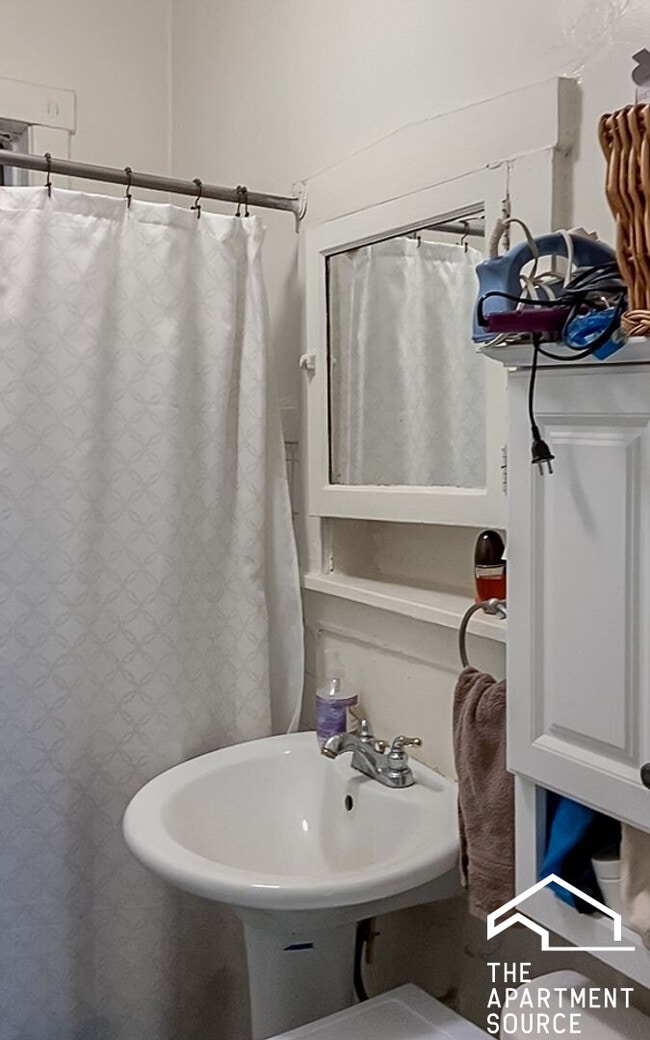 Photo - 630 W Arlington Pl Unit 2