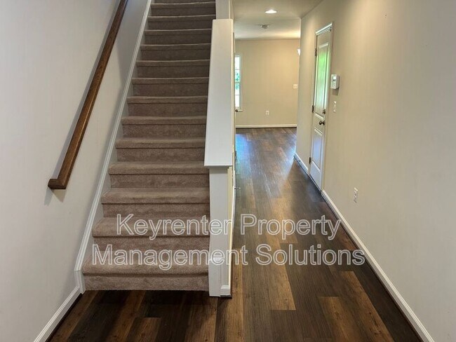 Photo - 213 Willowshire Ct