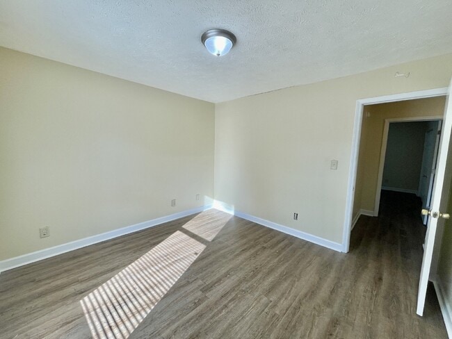 Photo - 2 bedroom, 1.5 bathroom townhome in Creeks Edge. Accepts Section 8.
