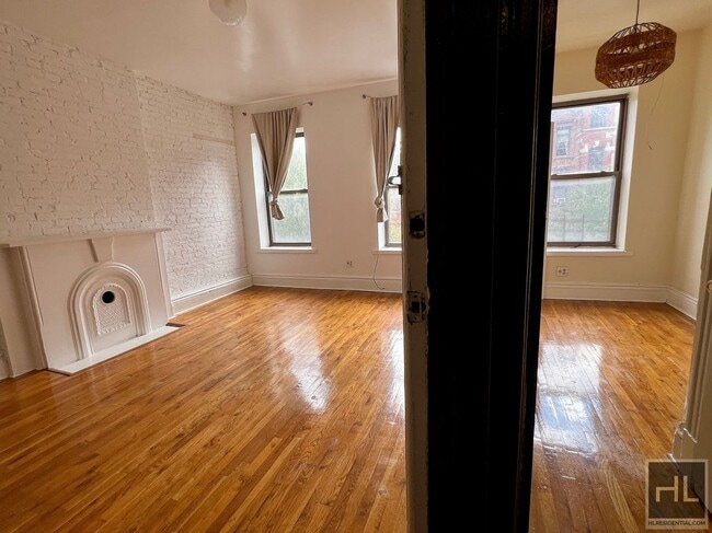 4BR 1BA Turn Of The Century Floor Through Fulton St. Shophouse Brownstone w/ Bonus Room