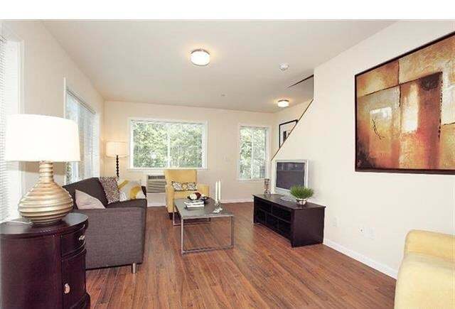 Building Photo - Townhouse Style Duplex 2 bedroom 2.5 bath -$3400- White Plains