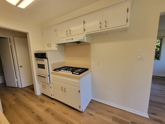 Photo - 13530 Leadwell St Unit 5
