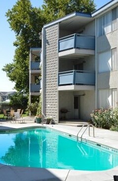 Photo - Twin Dolphin/Creekside