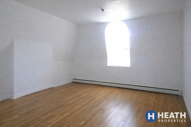 Photo - 168 Northampton St Unit 4