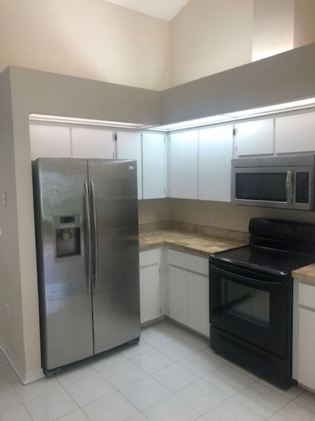 Photo - 4 Bedroom/2 Bath located in Broadmoor