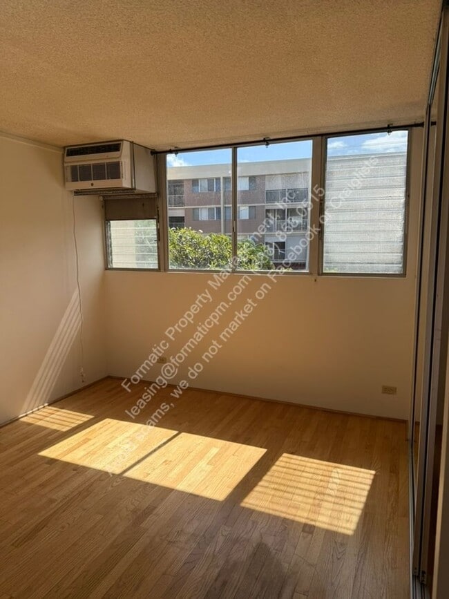Photo - Pet Friendly 2-Bedroom With in Unit Laundry Apartment with Pool & Covered Parking in Honolulu! Unidad 214