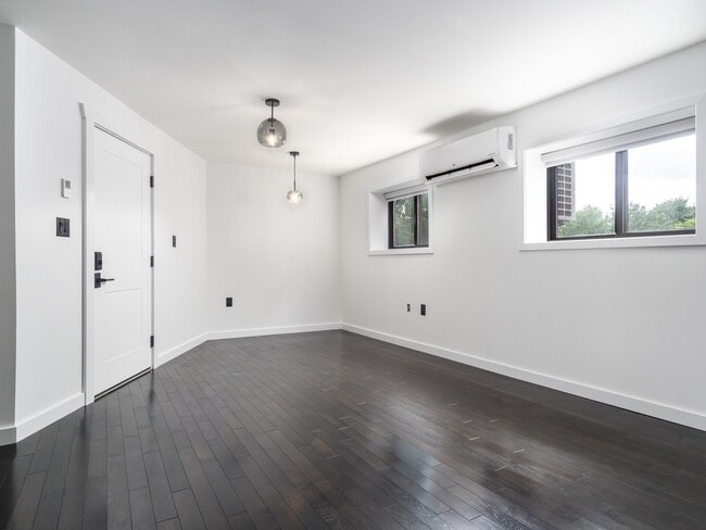 Photo - 130 Temple St