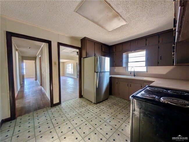 Photo - 14 Fresno Ave