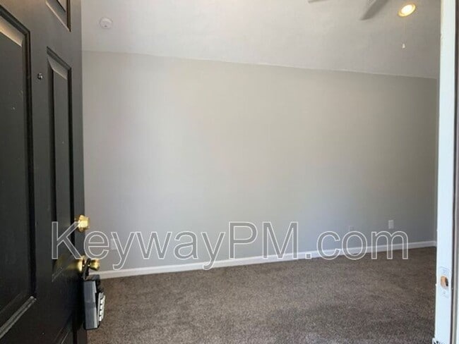 Photo - 18 Fowkewood Ct