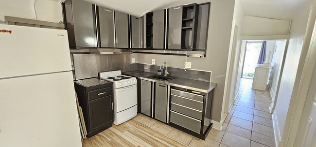 Photo - 1824 Roosevelt St Apartments