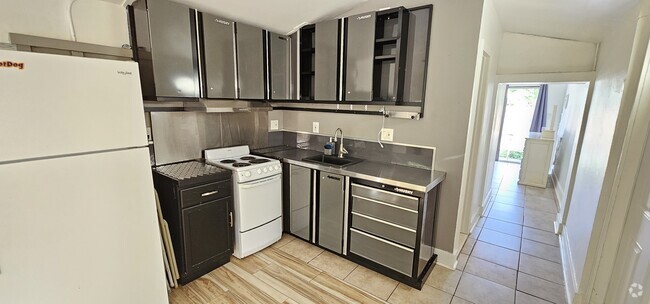 Building Photo - 1824 Roosevelt St Rental