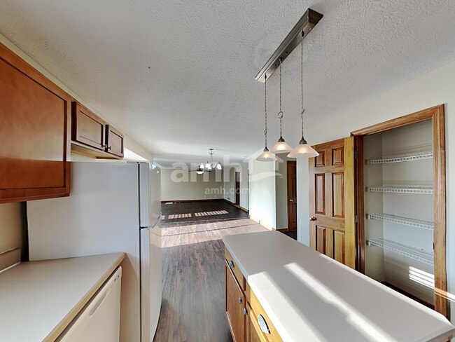 Photo - 811 Corylus Dr SW