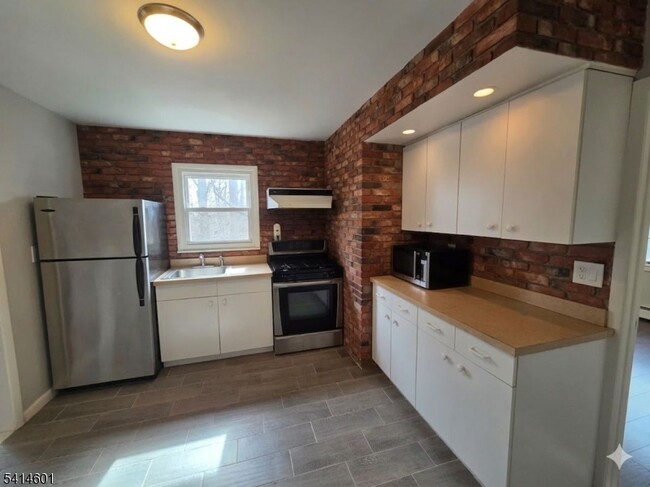 Building Photo - 933 Lafayette Ave