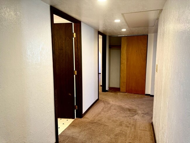 Photo - 2434 Wyoming St W